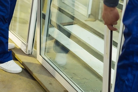 Commercial Glass Repair Technician in Town 'n' Country, FL